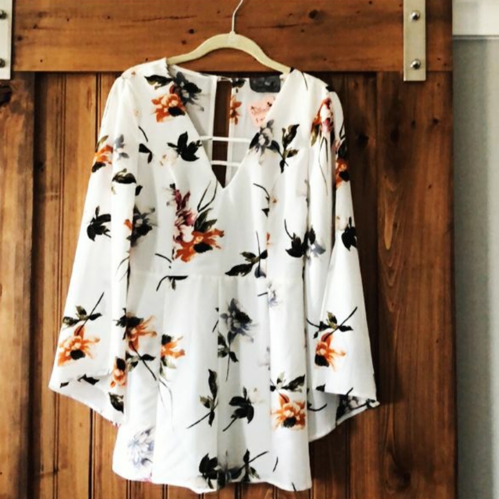 Size: S  Boutique White Floral Romper